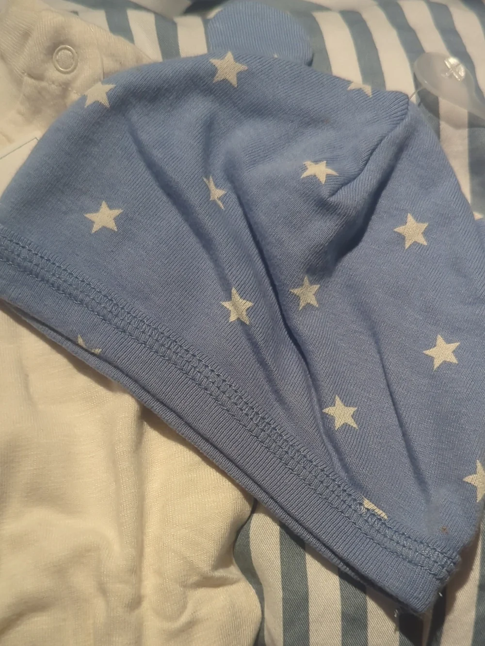 Cream Baby Bodysuit with Red Lobster Graphic and Light Blue Star Hat